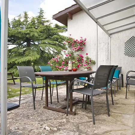 Holiday home Maison Calme Dans Un Beau Jardin *