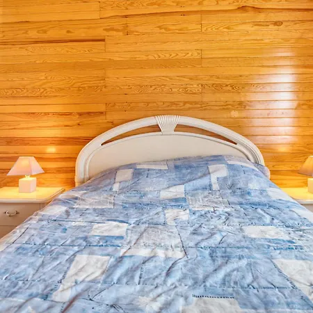 Holiday home Maison Calme Dans Un Beau Jardin La Roche-Chalais
