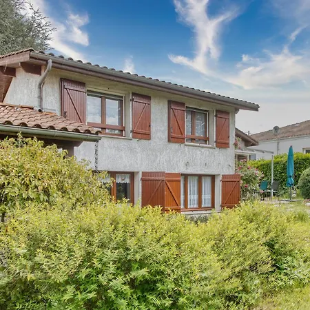 Prázdninový dům Maison Calme Dans Un Beau Jardin La Roche-Chalais