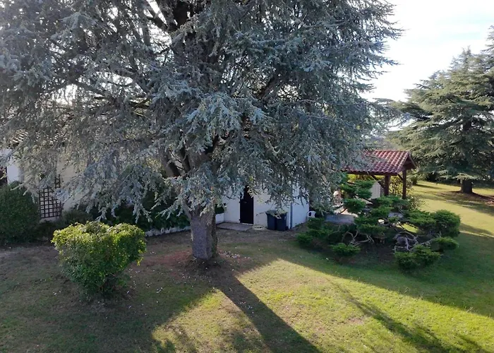 Maison Calme Dans Un Beau Jardin 펜션 *